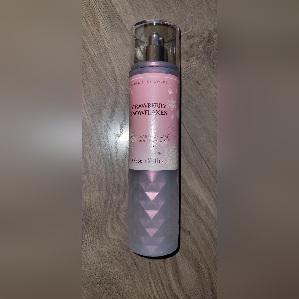 Bath & Body Works Pink Strawberry Snowflakes Fragrance Mist
